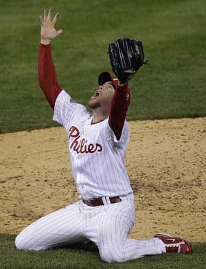 2008 WS Gm5: Lidge gets the save in clincher 