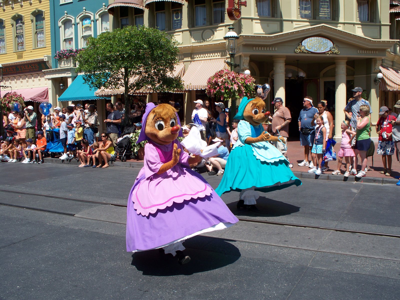 The Mercury Blogs: Disney Diva: Pictures from the Magic Kingdom Parade